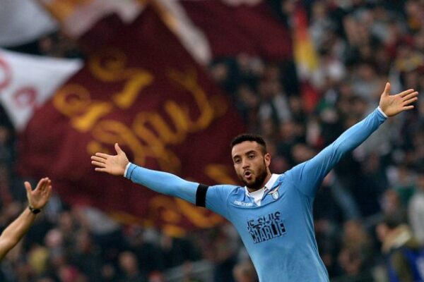 Felipe Anderson memakai jersey Lazio bertuliskan "Je Suis Charlie"