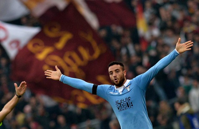 Felipe Anderson memakai jersey Lazio bertuliskan "Je Suis Charlie"