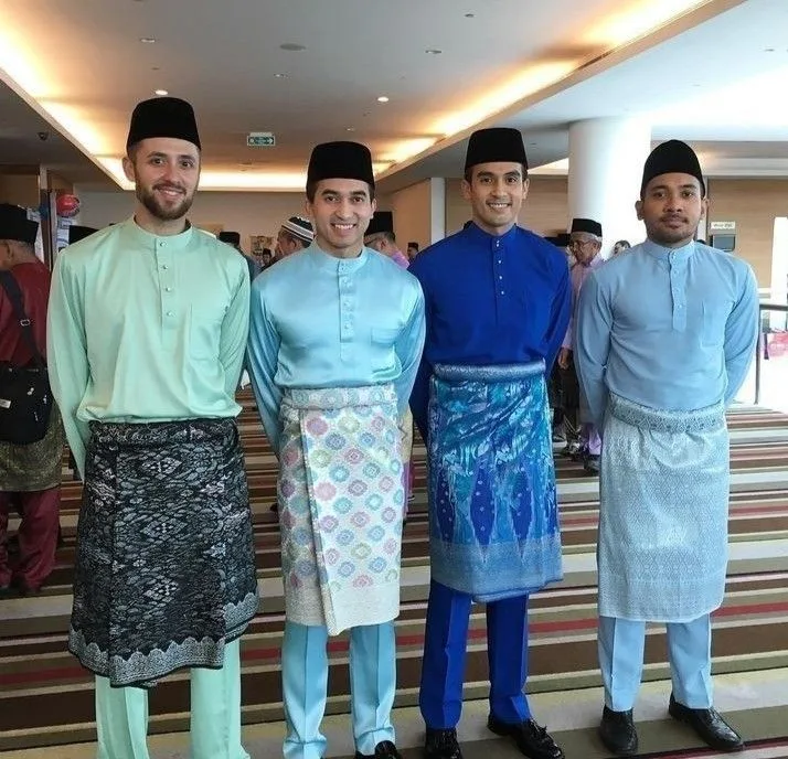 Baju Teluk Belanga